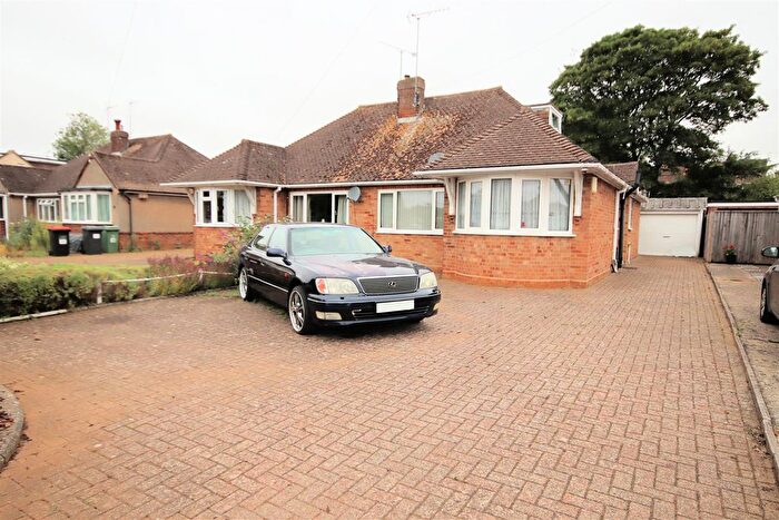 3 Bedroom Semi-detached Bungalow For Sale In Chapel Close, Toddington, Dunstable, LU5