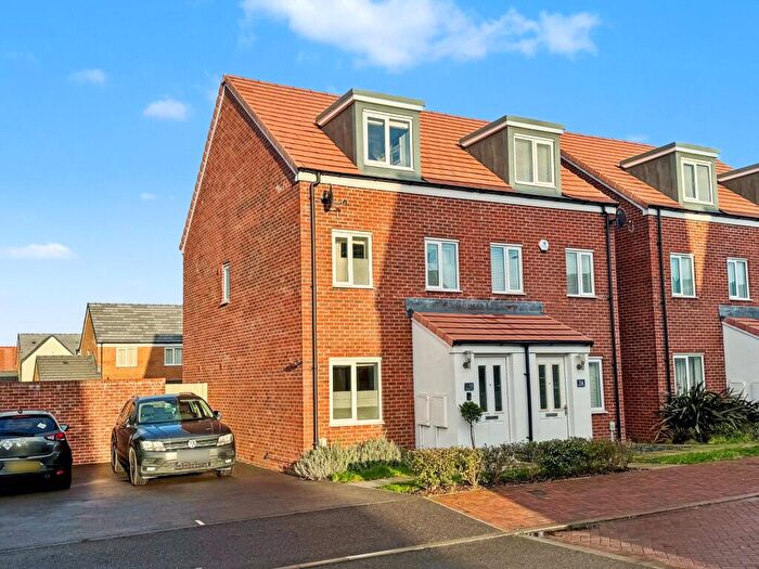 3 Bedroom Semi-Detached House For Sale In Maguire Close, Grove, OX12