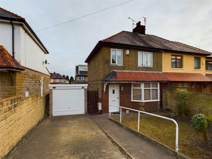 3 Bedroom Semi-Detached House To Rent In Como Drive, Bradford, West Yorkshire, BD8