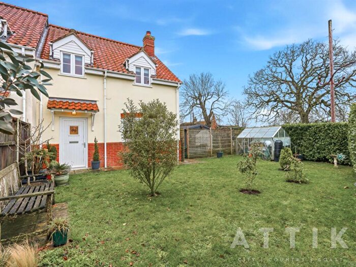 3 Bedroom Semi-Detached House For Sale In Well Hill, Clint Green, Dereham, NR19