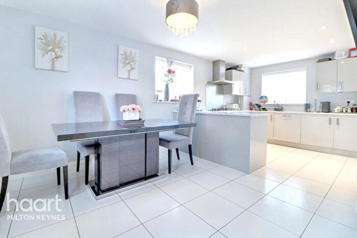 5 Bedroom Detached House For Sale In Friesland Avenue, Whitehouse Park, MK8