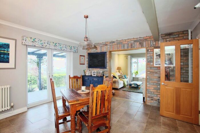 4 Bedroom Detached House For Sale In Mountain Road, Caerphilly, CF83