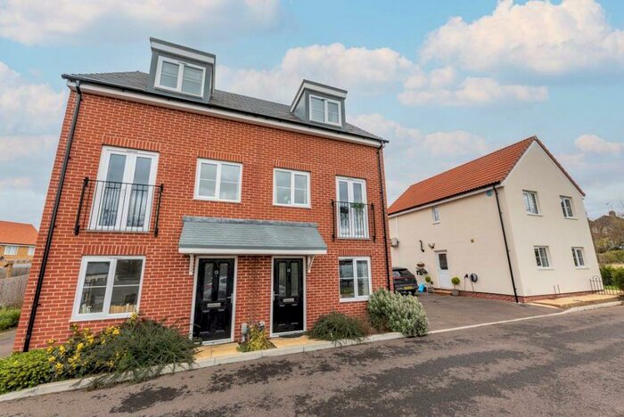 3 Bedroom Semi-Detached House To Rent In Whitehill Place, Saffron Walden, CB10