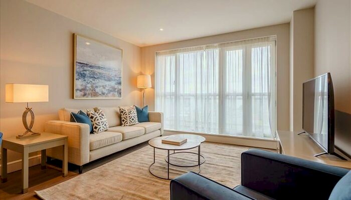 2 Bedroom Apartment To Rent In Circus Apartments, Canary WHarf, E14