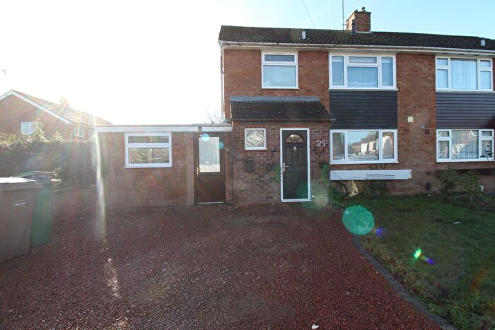 3 Bedroom Semi Detached House To Rent In Ereswell Road, Luton, LU3