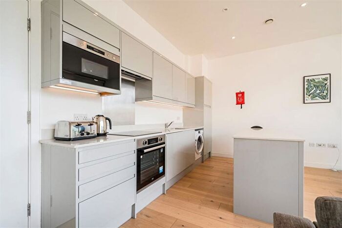 2 Bedroom Flat To Rent In Cheshire Street, Cheshire Street, E2