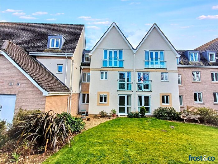 1 Bedroom Property For Sale In Sandbanks Road, Lilliput, Poole, Dorset, BH14