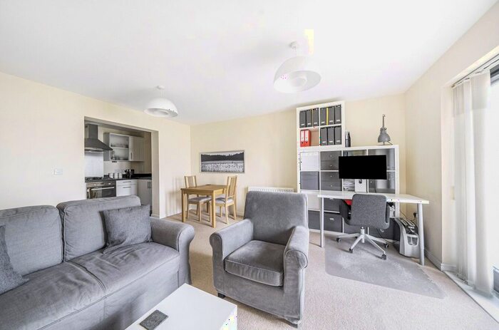 2 Bedroom Flat For Sale In Raven Close, Watford, Hertfordshire, WD18