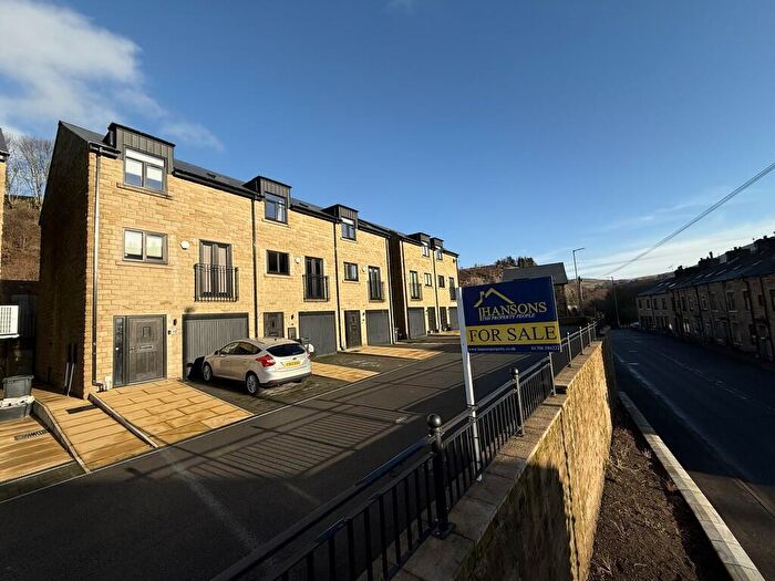 4 Bedroom End Of Terrace House For Sale In Cinder Close, Todmorden, OL14