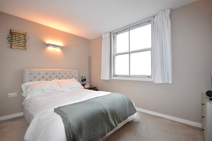 2 Bedroom Flat For Sale In Western House, London Road, Brentford, TW8