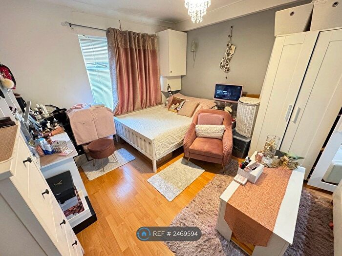 Studio To Rent In Heath Road, Hounslow, TW3