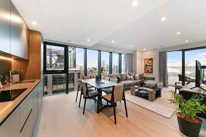 2 Bedroom Apartment To Rent In George Street, London, E14