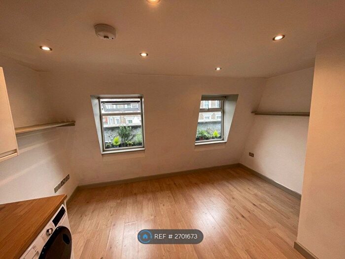 Studio To Rent In Well Street, London, E9