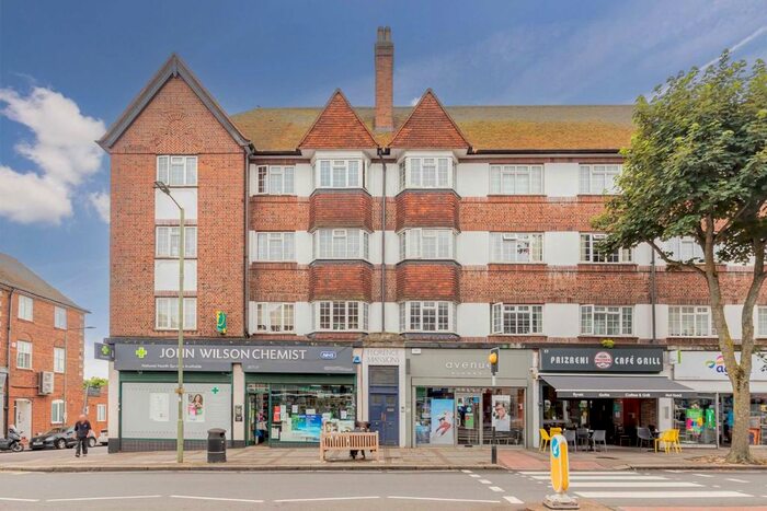 4 Bedroom Flat To Rent In Vivian Avenue, London, NW4