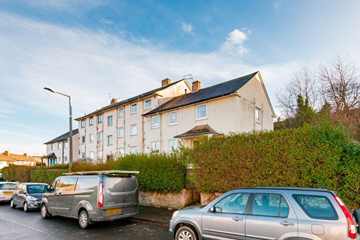 2 Bedroom Flat For Sale In Claverhouse Drive, Liberton, Edinburgh, EH16