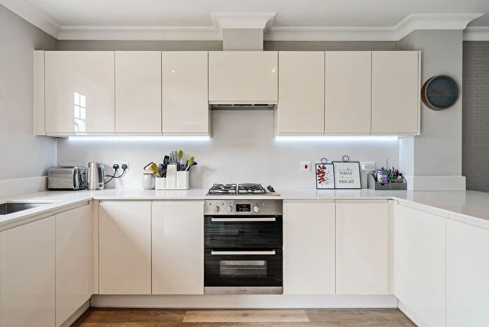 4 Bedroom Detached House For Sale In River Walk, Fetcham, KT22
