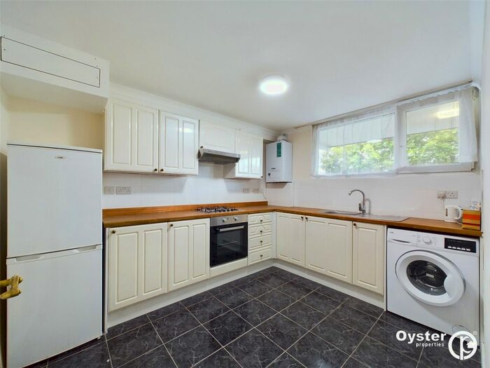 3 Bedroom Maisonette To Rent In Palmers Road, London, N11