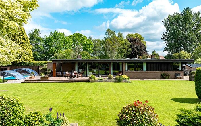 3 Bedroom Bungalow For Sale In Overton Road, Bangor-On-Dee., LL13