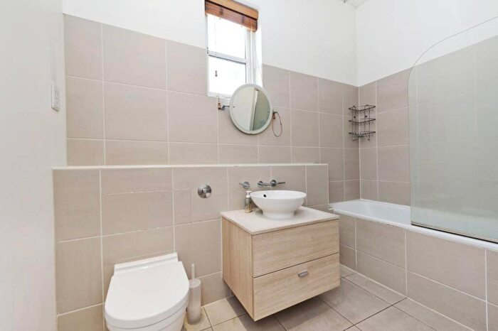 1 Bedroom Flat To Rent In Riga Mews, Aldgate, London, E1