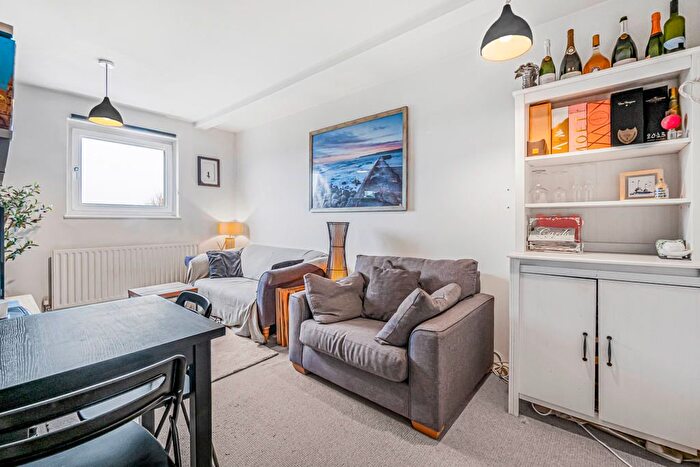 1 Bedroom Flat For Sale In Pendennis Road, London, SW16