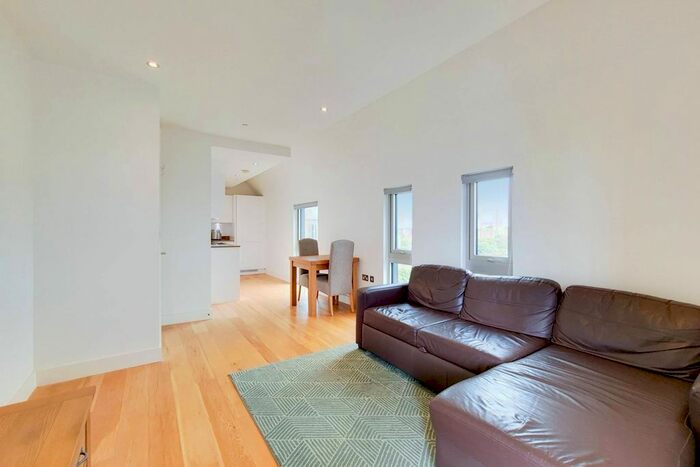 1 Bedroom Flat To Rent In Fenn Mansions, Woolwich, London, SE18