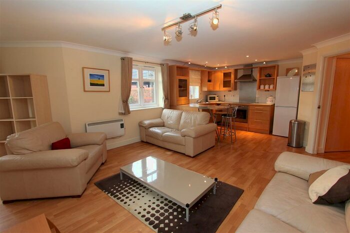 2 Bedroom Flat To Rent In Brackenhurst Place, Moortown, Leeds, LS17