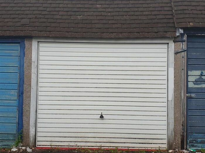 Parking/garage To Rent In Kings Drive, Newton Mearns, Glasgow, G77