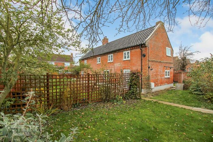 4 Bedroom Cottage For Sale In The Meadows, Thurton, Norwich NR14
