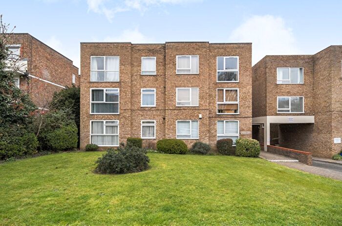 2 Bedroom Flat For Sale In The Park, Sidcup, DA14