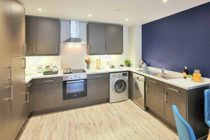 1 Bedroom Apartment To Rent In Bow Square, Queensway, Southampton, Hampshire, SO14