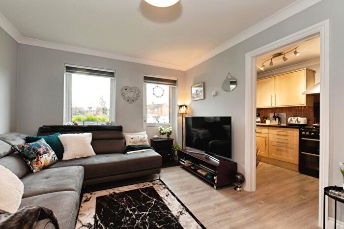 2 Bedroom Flat For Sale In Grovelands, West Molesey, Surrey, KT8