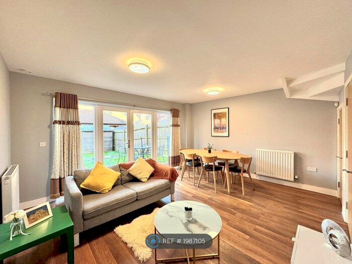 3 Bedroom Semi-Detached House To Rent In Guardhouse Way, London, NW7