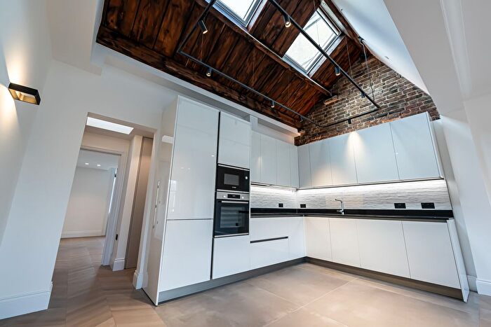 2 Bedroom Maisonette To Rent In South Kensington, Queens Gate, SW7