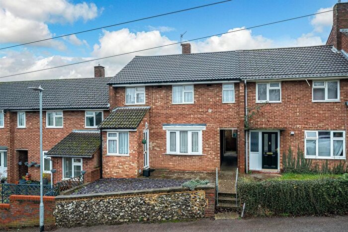 3 Bedroom Terraced House For Sale In Pond Road, Hemel Hempstead, Hertfordshire, HP3