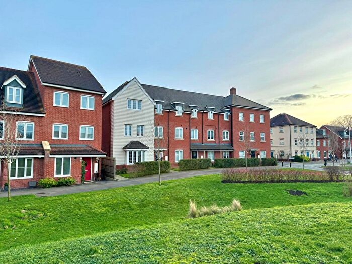 2 Bedroom Maisonette For Sale In Forest Road, Woodley, RG5