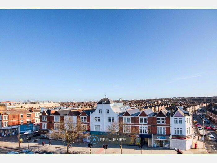3 Bedroom Flat To Rent In Malwood Road, London, SW12