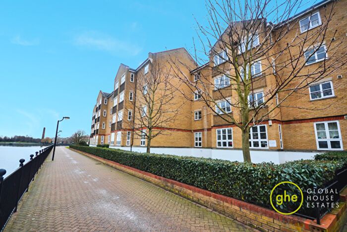 2 Bedroom Flat For Sale In Wheat Sheaf Close, Isle Of Dogs, London, E14