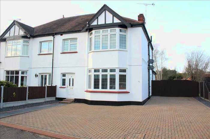 2 Bedroom Apartment To Rent In Western Road, Leigh On Sea, SS9