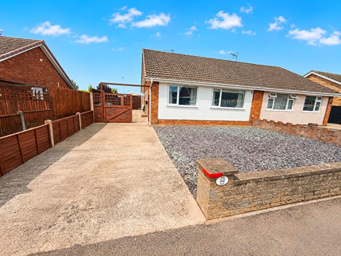 2 Bedroom Semi-Detached Bungalow To Rent In Woburn Avenue, Tuffley, Gloucester, GL4