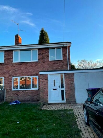 3 Bedroom Semi-Detached House To Rent In Oldcroft, Oakengates, Telford, Shropshire TF2