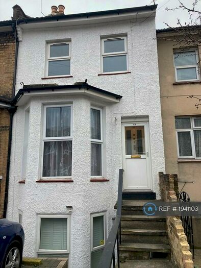 2 Bedroom Maisonette To Rent In Oval Road, East Croydon, CR0