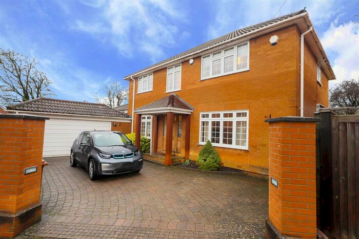 4 Bedroom Detached House To Rent In Little Stream Close, Northwood, HA6