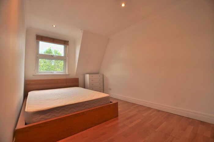 2 Bedroom Flat To Rent In Bethnal Green Road, London, E2