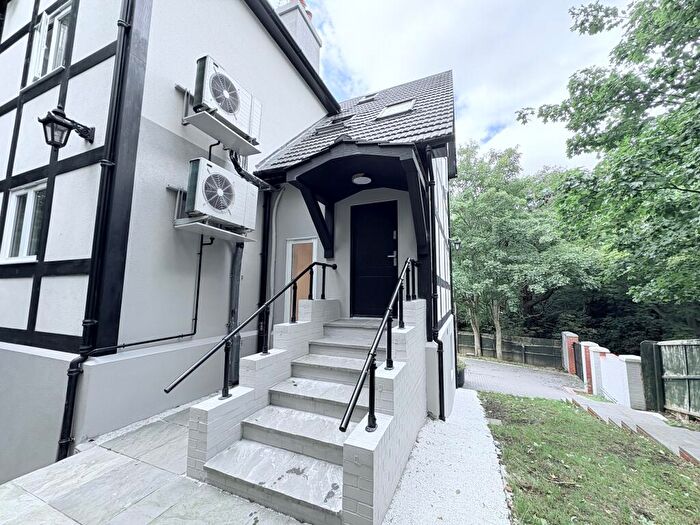 5 Bedroom Flat For Sale In Newgate Street, London, E4