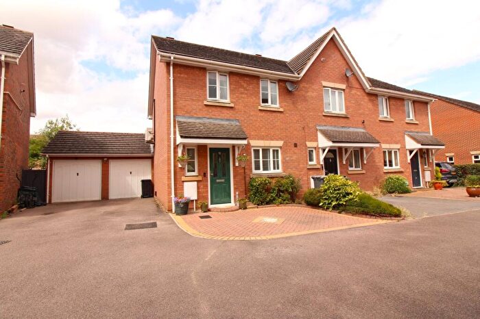 3 Bedroom End Of Terrace House For Sale In Jubilee Close, Henlow, SG16