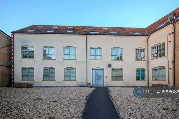 2 Bedroom Flat To Rent In Fountain Mill, Bristol, BS5