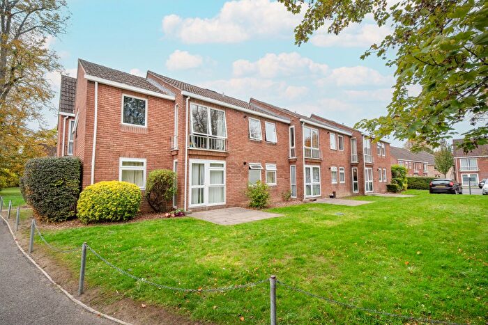 1 Bedroom Flat For Sale In The Beeches, Andover, SP10