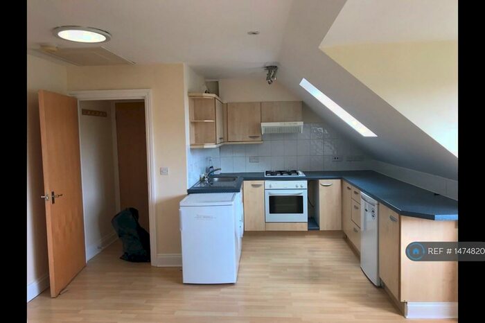 1 Bedroom Flat To Rent In Wychdell, Stevenage, SG2