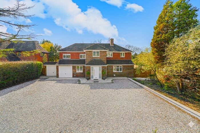 4 Bedroom Detached House For Sale In Park Corner Drive, East Horsley, KT24