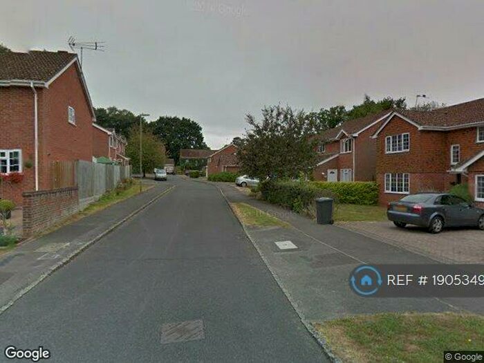 2 Bedroom Flat To Rent In Hazel Coppice, Hook, RG27